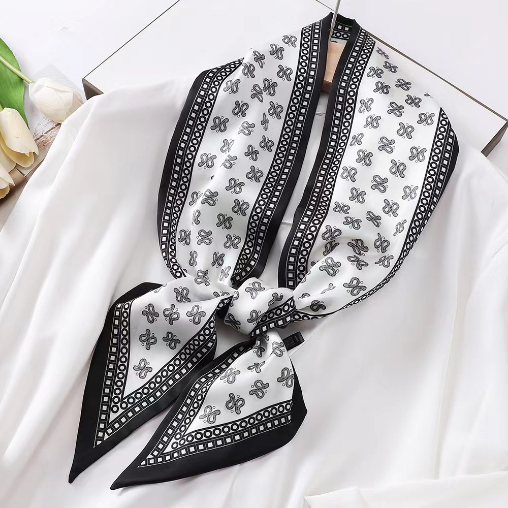 Foulard carré de luxe en soie  - Luxury Bags China avis et prix