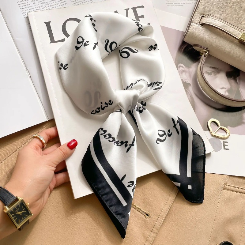 Foulard carré de luxe en soie  - Luxury Bags China avis et prix